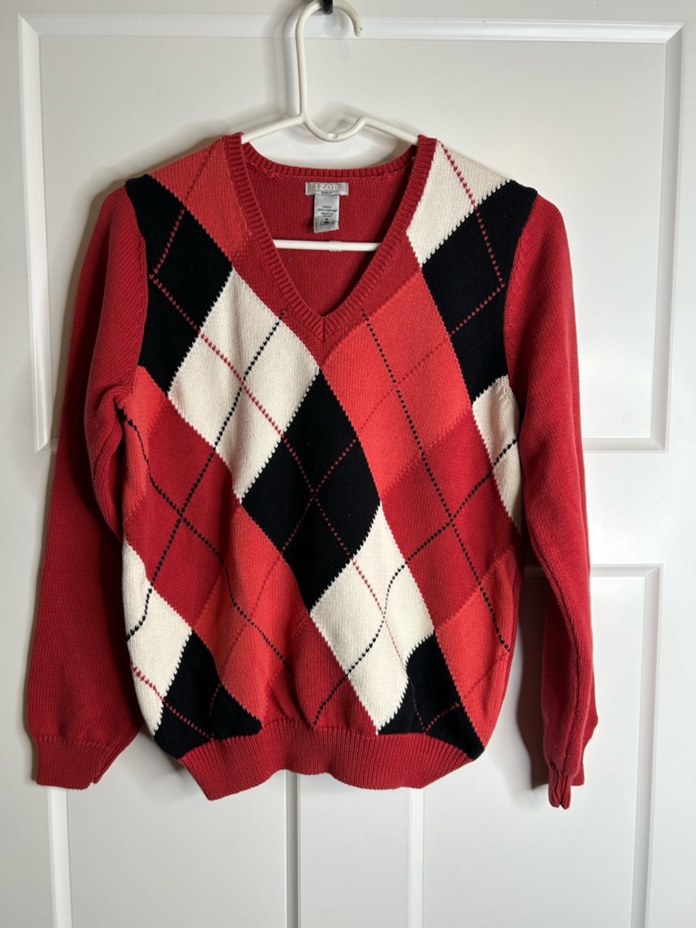 Izod Golf Women’s Medium V Neck Argyle Sweater Preppy Golf Red Black White 3362